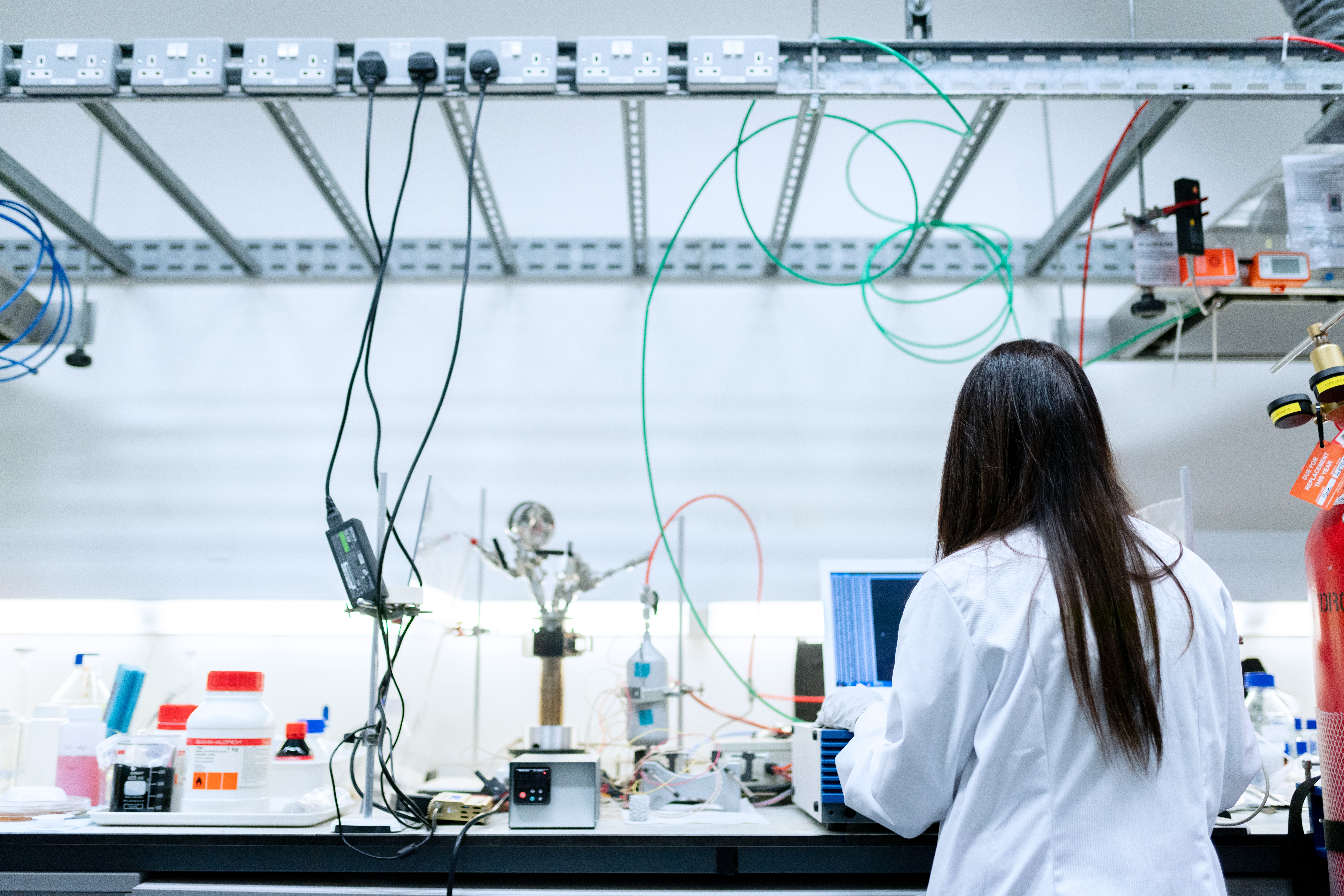 woman-researcher-get-involved woman researcher in a lab